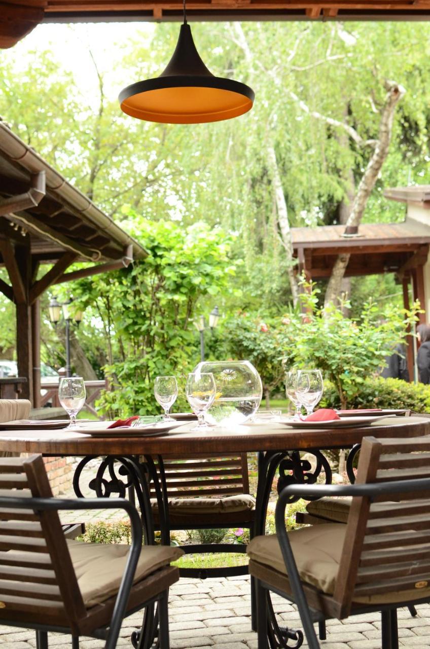Konak Nestor Bungalows Skopje Ngoại thất bức ảnh