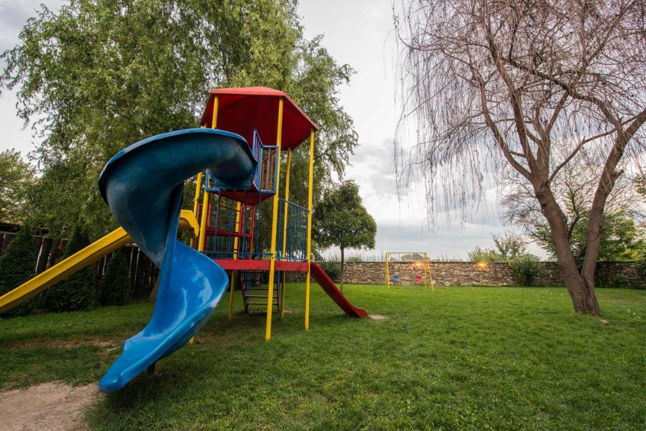 Konak Nestor Bungalows Skopje Ngoại thất bức ảnh